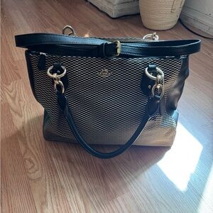 Luxurious Coach Black and Cream Shoulder Bag